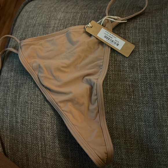 Skims Body T String Thong - Picture 6 of 7